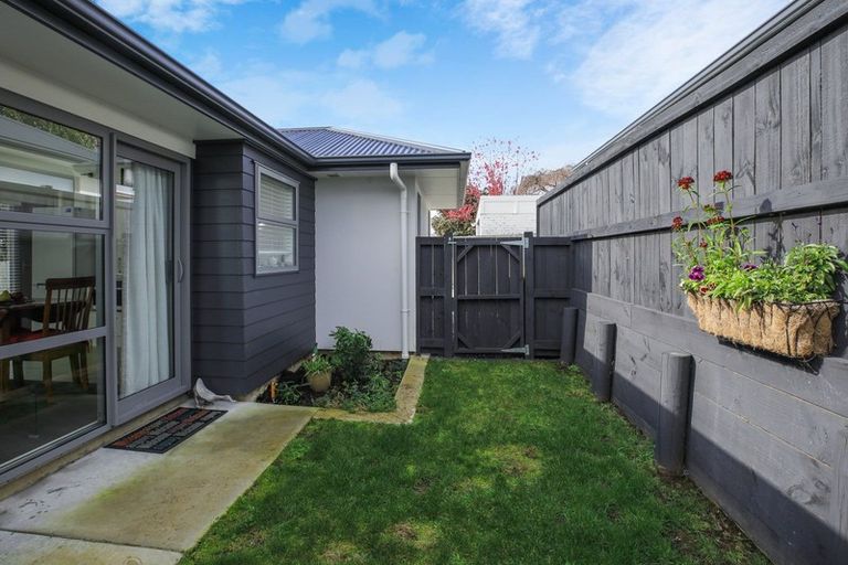 Photo of property in 2/4 Ross View Terrace, Dinsdale, Hamilton, 3204