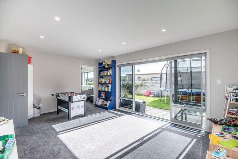 Photo of property in 104 Navigation Drive, Whitby, Porirua, 5024