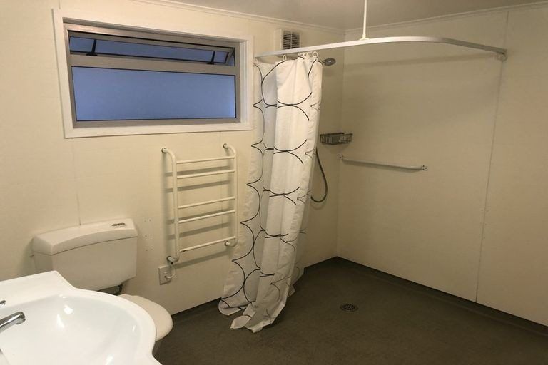 Photo of property in 2/62 Kowhai Road, Campbells Bay, Auckland, 0630