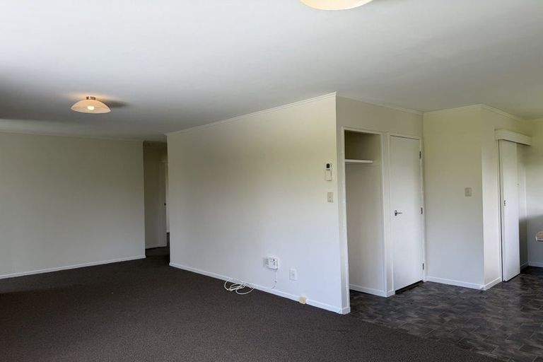 Photo of property in 10 Ciprian Place, Henderson, Auckland, 0612