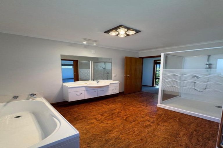 Photo of property in 8 Arataki Road, Havelock North, 4130