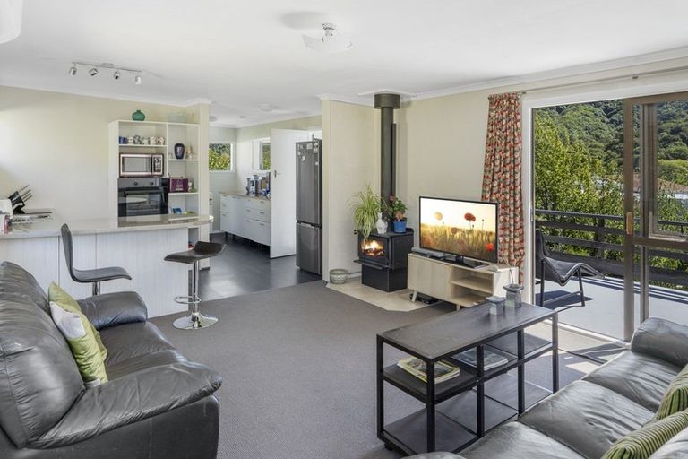 Photo of property in 143a Waikawa Road, Picton, 7220