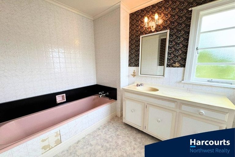 Photo of property in 86 Tawa Road, Kumeu, 0891