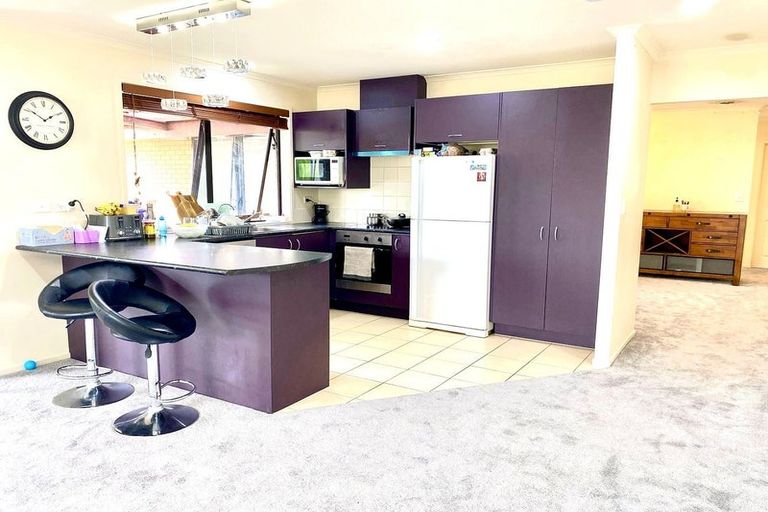 Photo of property in 12 Chadlington Avenue, Henderson, Auckland, 0612