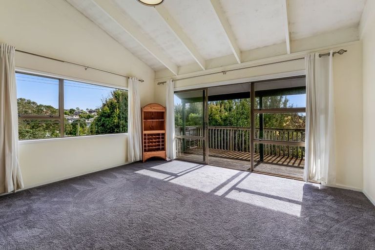 Photo of property in 1/1 Sharon Road, Waiake, Auckland, 0630