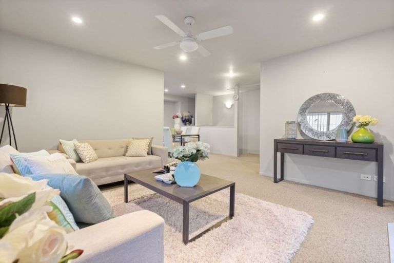 Photo of property in 2/10 Foley Place, Torbay, Auckland, 0632