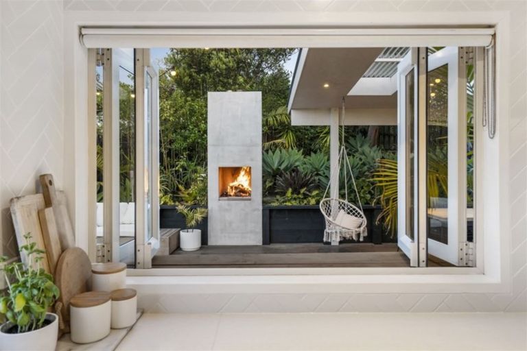 Photo of property in 2 Redwing Street, Browns Bay, Auckland, 0630