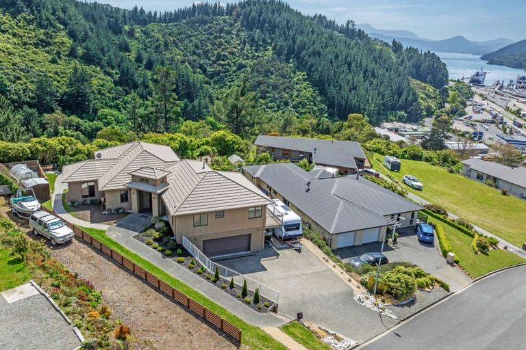 Photo of property in 24 Harbour View Heights, Picton, 7220