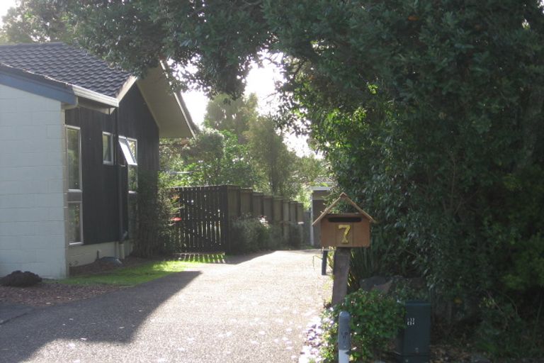 Photo of property in 7 Chatswood Grove, Chatswood, Auckland, 0626