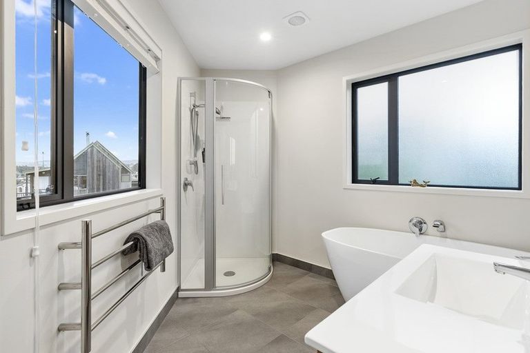 Photo of property in 187 West Harbour Drive, West Harbour, Auckland, 0618
