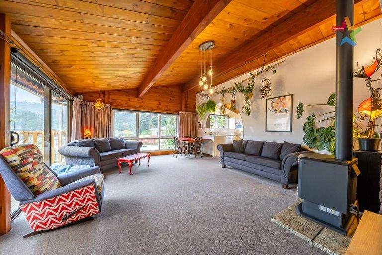 Photo of property in 38 James Grove, Stokes Valley, Lower Hutt, 5019