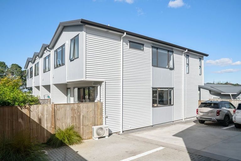 Photo of property in 421b Glenfield Road, Glenfield, Auckland, 0629