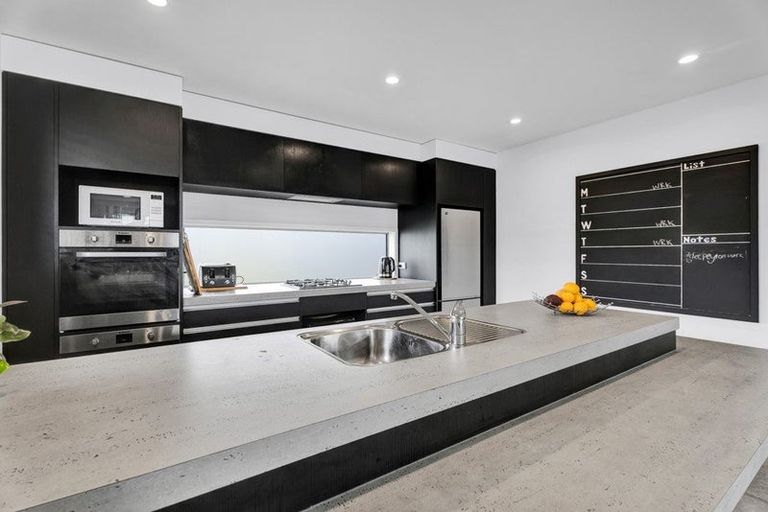 Photo of property in 2 Huetu Place, Bell Block, New Plymouth, 4312