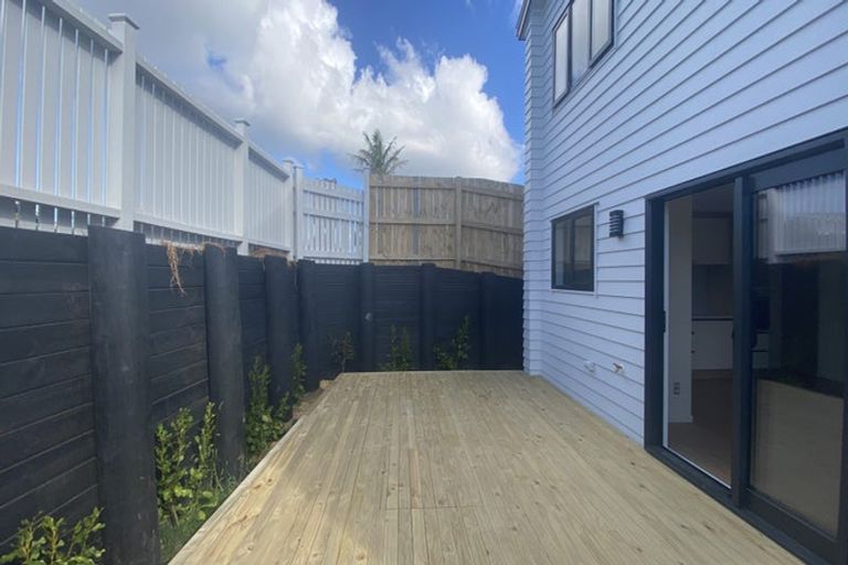 Photo of property in 37d Allington Road, Massey, Auckland, 0614