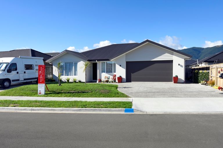 Photo of property in 15 Curtis Street, Stoke, Nelson, 7011