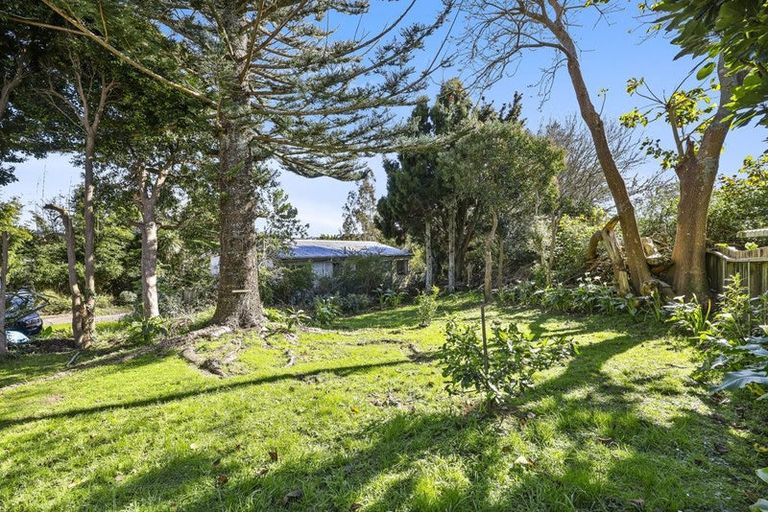Photo of property in 16 Parrs Cross Road, Henderson, Auckland, 0612