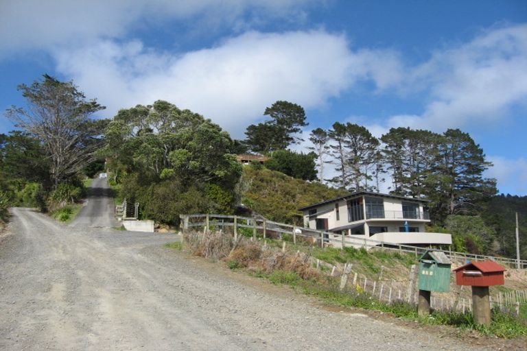 Photo of property in 323 Forest Road, Waiatarua, Auckland, 0612