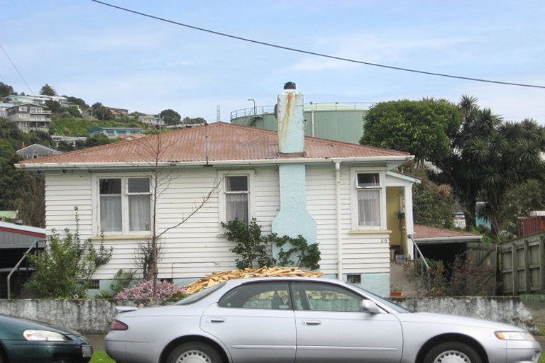 Photo of property in 28 Pioneer Road, Moturoa, New Plymouth, 4310