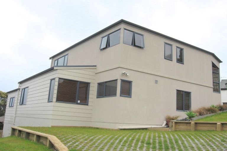 Photo of property in 2/45 Noeleen Street, Glenfield, Auckland, 0629