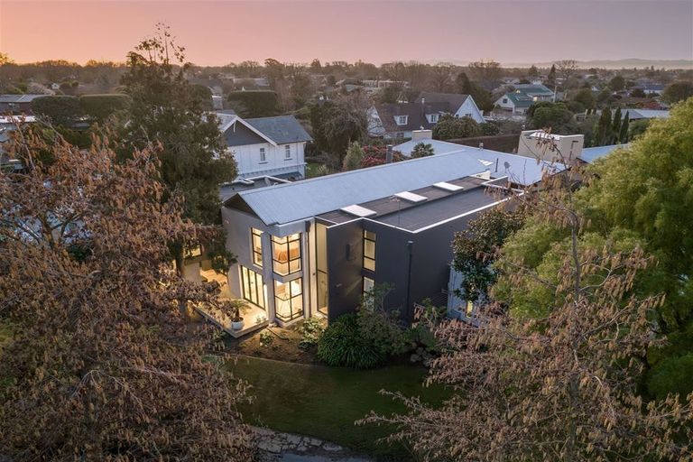 Photo of property in 100 Glandovey Road, Fendalton, Christchurch, 8052