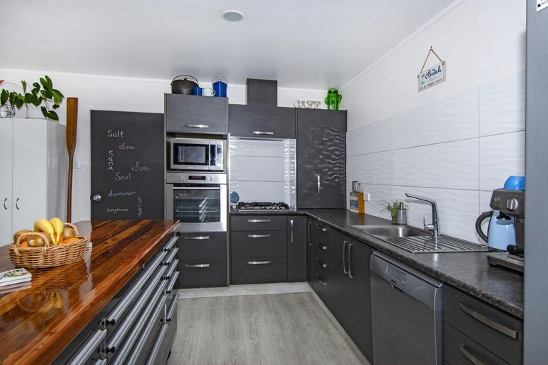 Photo of property in 150a One Tree Point Road, One Tree Point, 0118