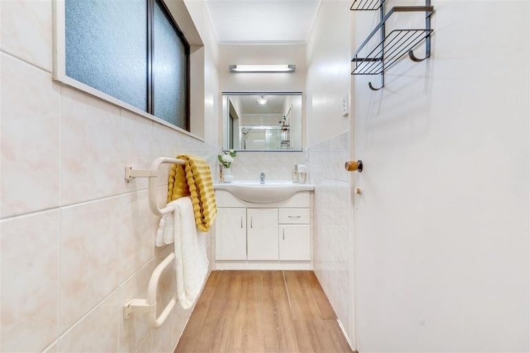 Photo of property in 94a Konini Road, Titirangi, Auckland, 0604