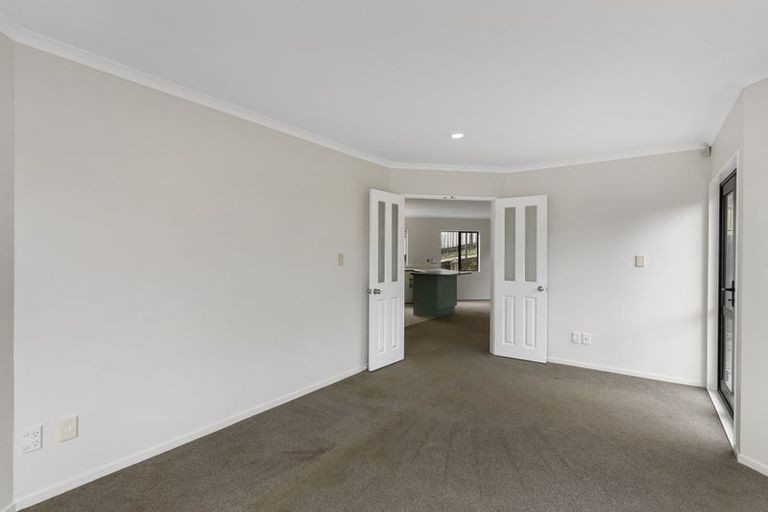 Photo of property in 2/14 Mossop Rise, Glenfield, Auckland, 0629