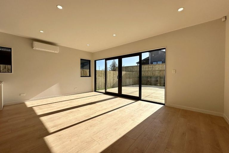 Photo of property in 32 Papai Lane, Massey, Auckland, 0614