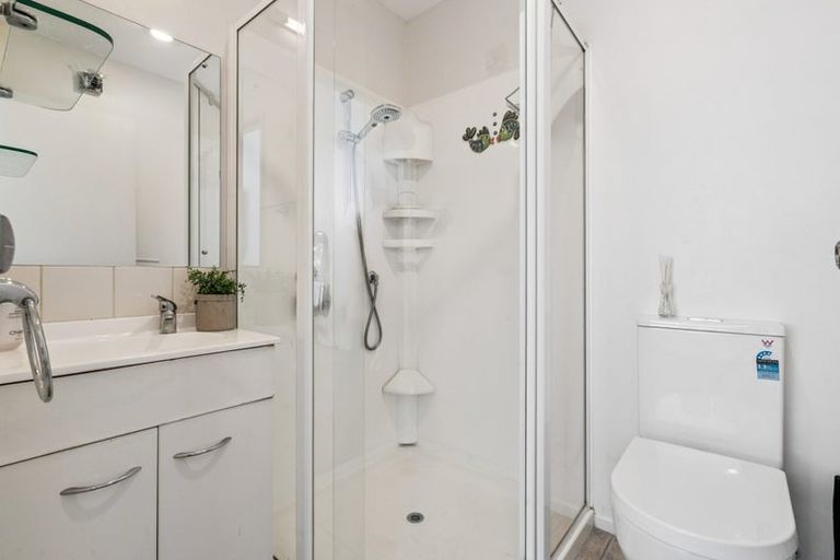 Photo of property in 72l Seabrook Avenue, New Lynn, Auckland, 0600