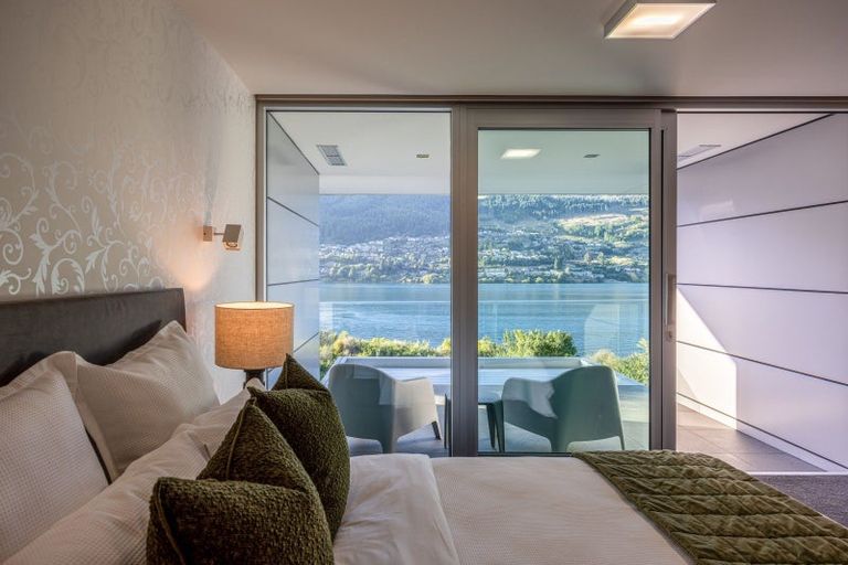 Photo of property in 363 Peninsula Road, Kelvin Heights, Queenstown, 9300