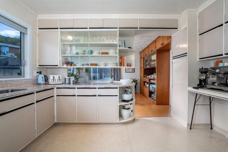 Photo of property in 2 Rondane Place, Tirohanga, Lower Hutt, 5010