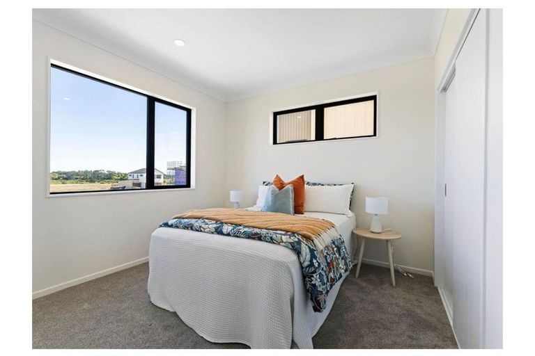 Photo of property in 11 Taipahitini Road, Rosehill, 2113