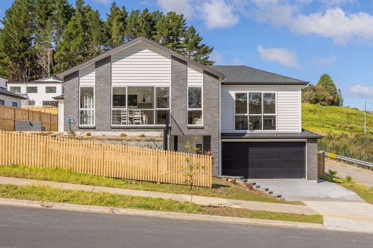 Photo of property in 2 Maraeariki Avenue, Orewa, 0931