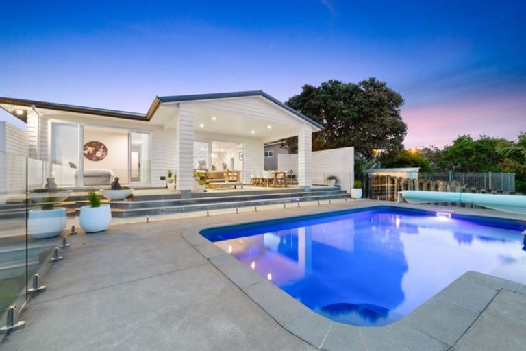 Photo of property in 14 Rock Isle Road, Torbay, Auckland, 0630