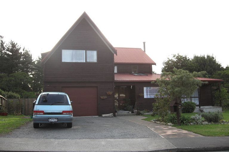 Photo of property in 10 Redwood Close, Paraparaumu, 5032