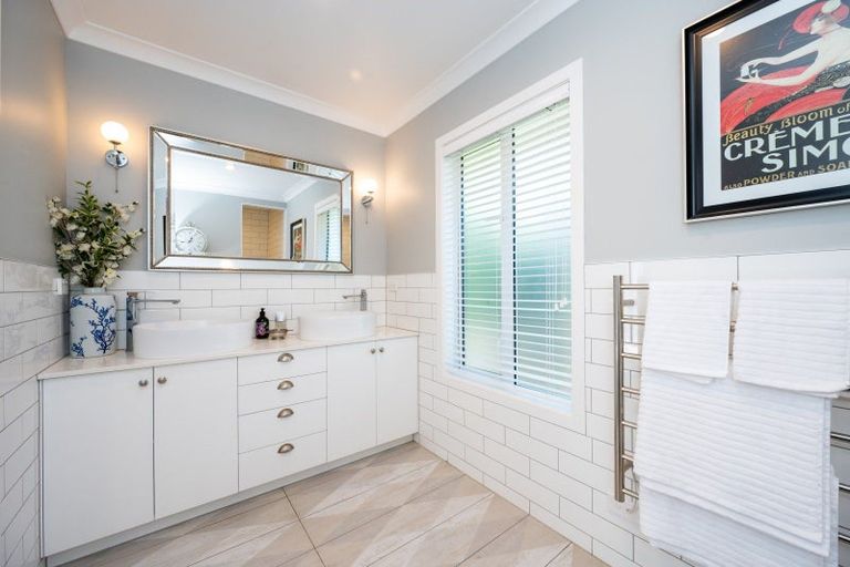 Photo of property in 7d Whakatomo Place, Havelock North, 4130