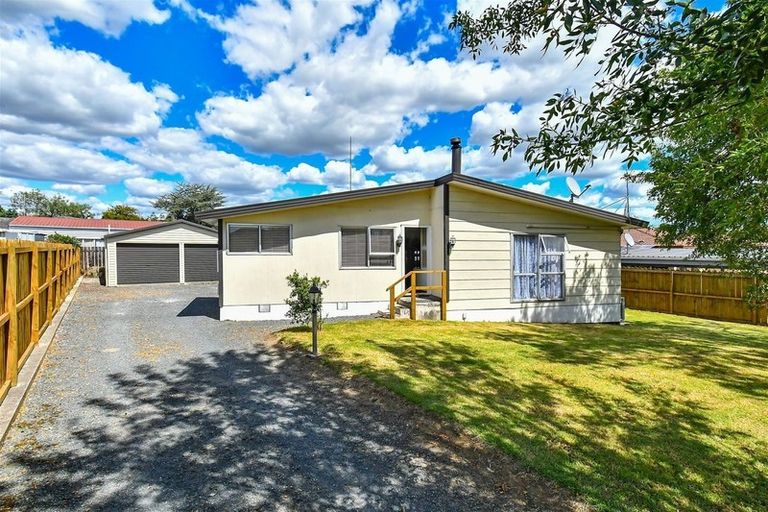 Photo of property in 13 Helms Place, Manurewa, Auckland, 2102