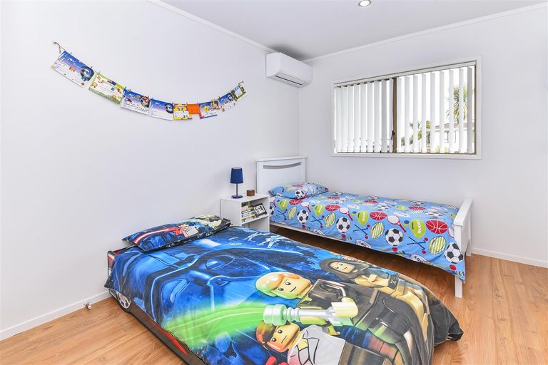 Photo of property in 24 Deodar Place, Totara Heights, Auckland, 2105