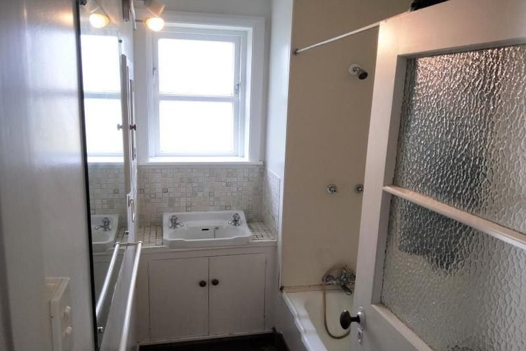 Photo of property in 39 Park Road, West End, Palmerston North, 4412