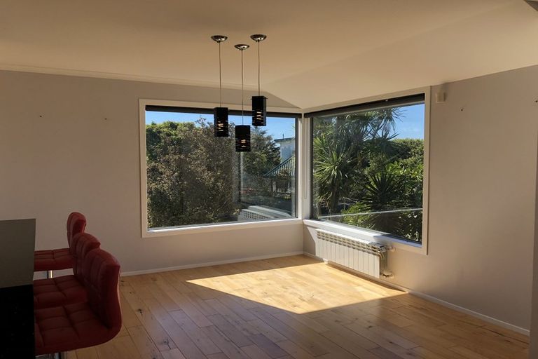 Photo of property in 27 Lagoon Way, West Harbour, Auckland, 0618