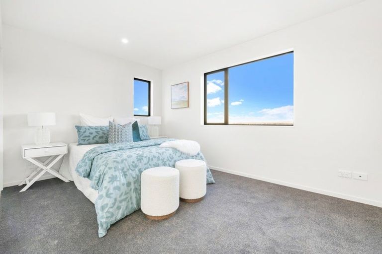 Photo of property in 52b Crestview Rise, Papakura, 2110