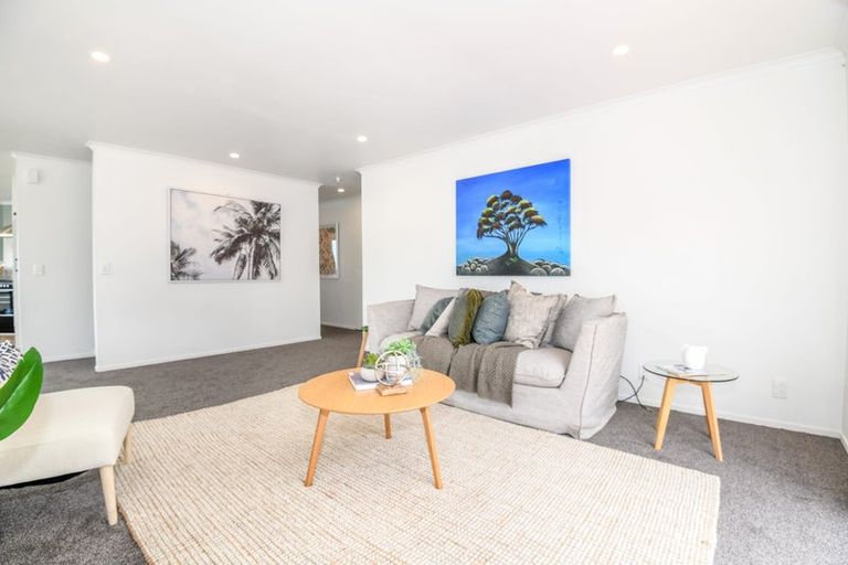 Photo of property in 75 Dress Circle, Newlands, Wellington, 6037