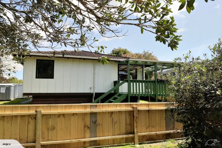 Photo of property in 16 Shearwater Street, One Tree Point, 0118