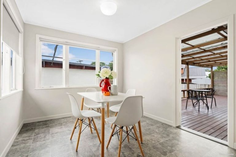 Photo of property in 8 Ranui Station Road, Ranui, Auckland, 0612