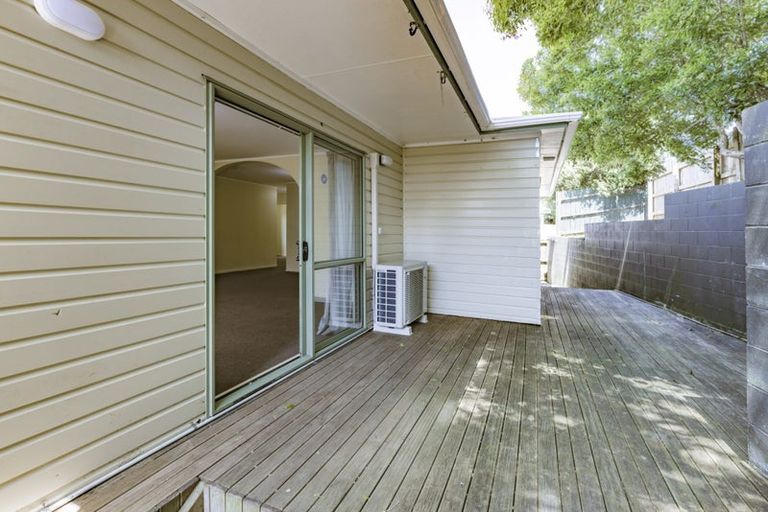 Photo of property in 4/8 Eulogy Place, Randwick Park, Auckland, 2105