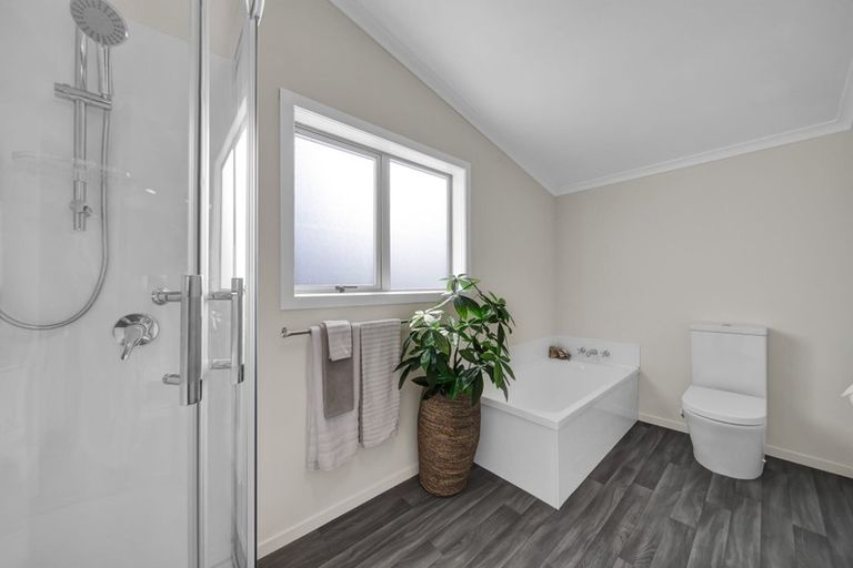 Photo of property in 70 Ketemarae Road, Normanby, Hawera, 4614