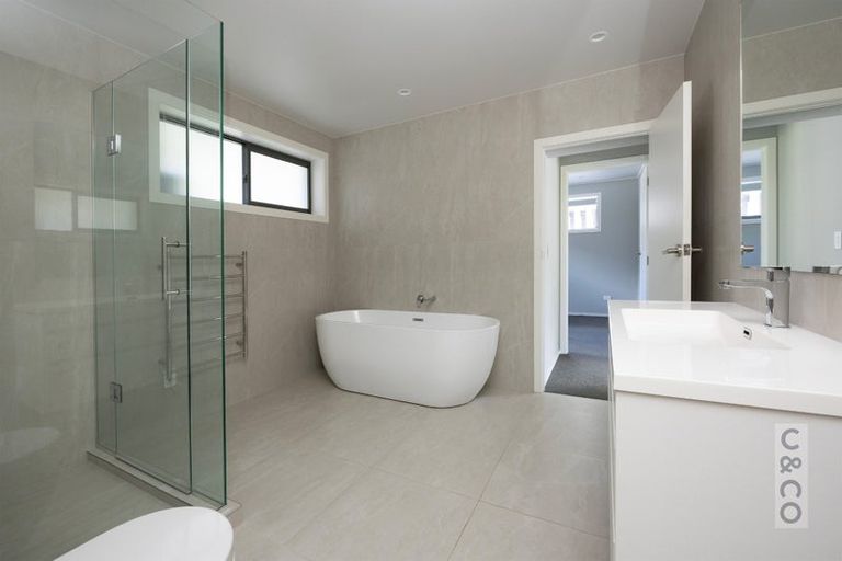 Photo of property in 19 Maude Street, Riverhead, 0820