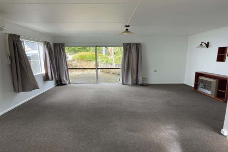 Photo of property in 8a Awanui Street, Merrilands, New Plymouth, 4312