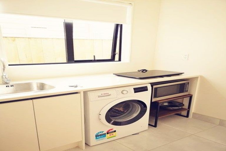 Photo of property in 4 Wyon Way, Flat Bush, Auckland, 2016