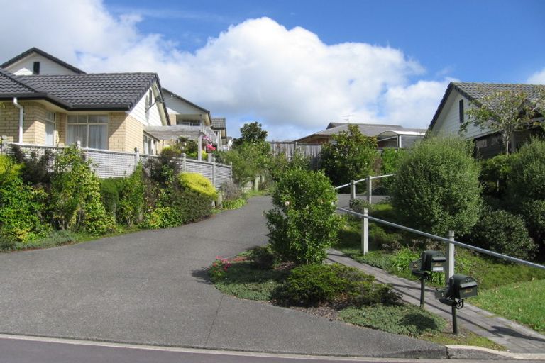 Photo of property in 3 Regents Park Place, Westgate, Auckland, 0614